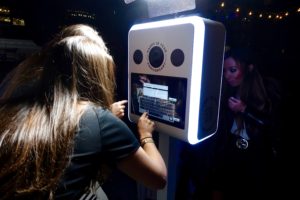 STK Confetti Boomerang Booth